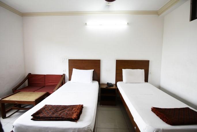 Hotel Adithya Ченай Екстериор снимка