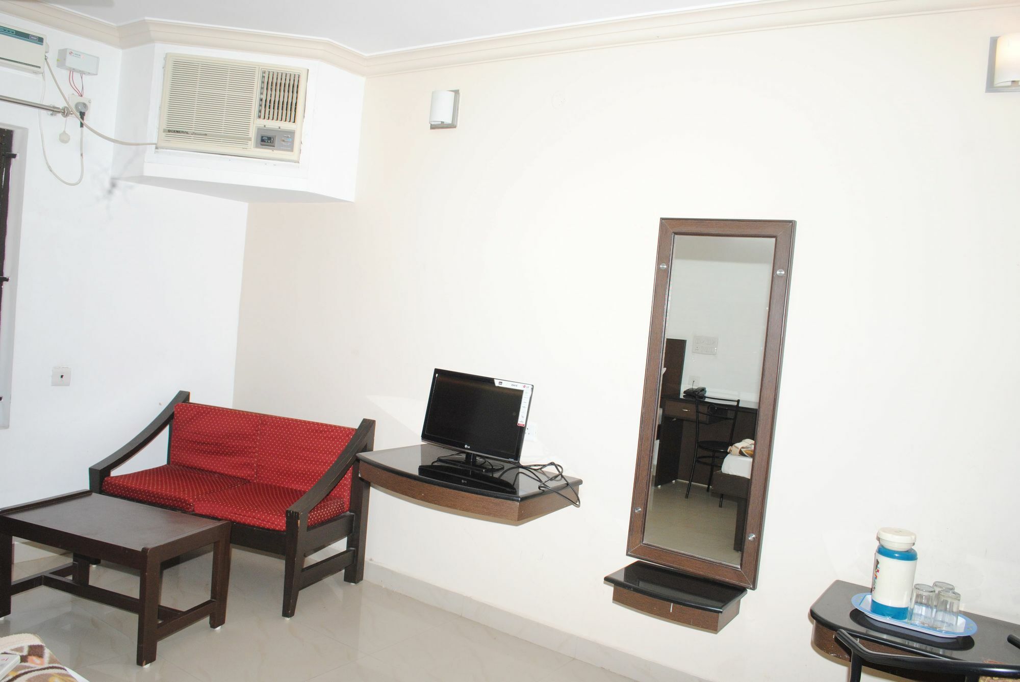 Hotel Adithya Ченай Екстериор снимка
