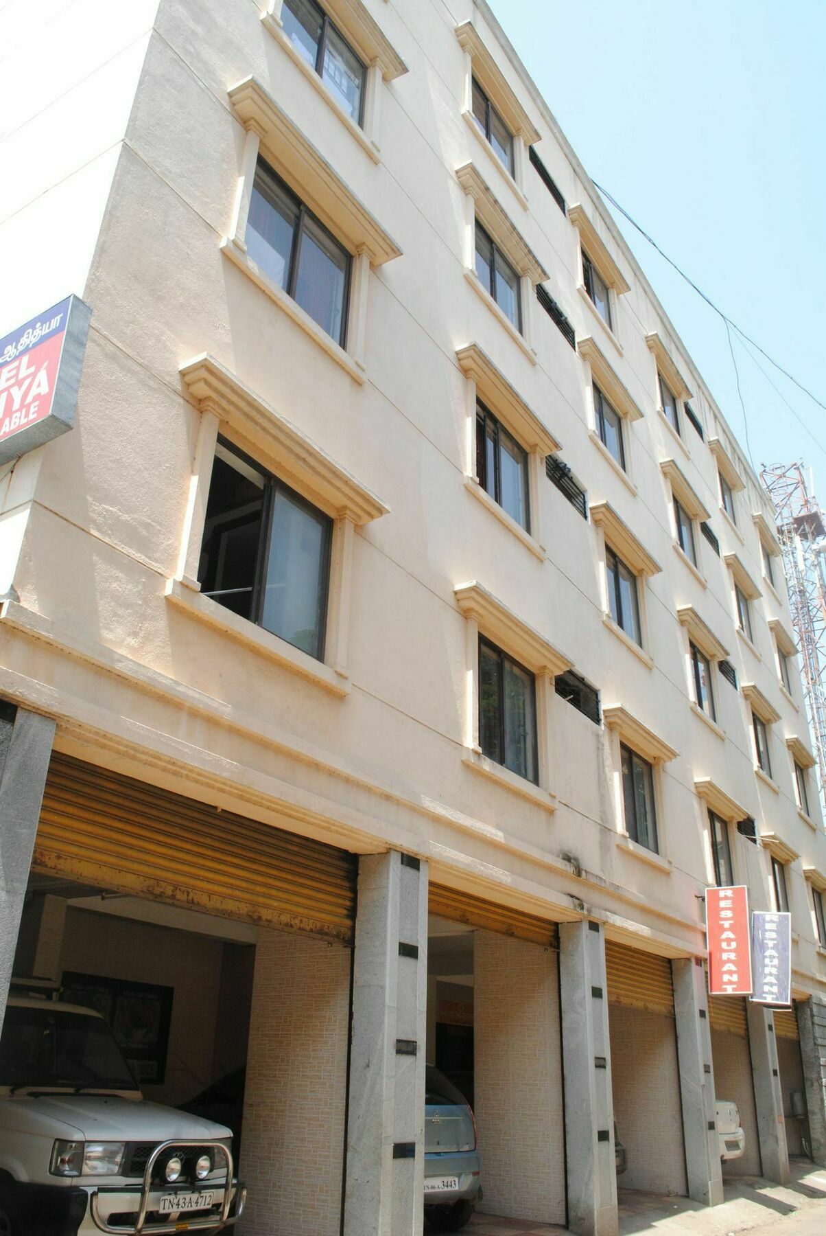 Hotel Adithya Ченай Екстериор снимка