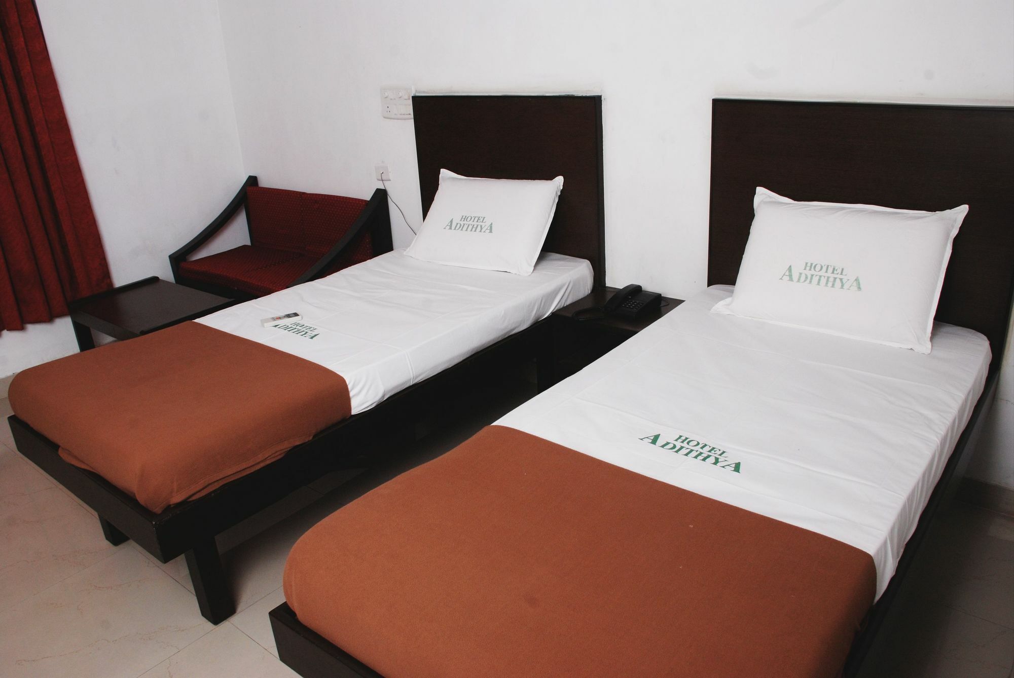 Hotel Adithya Ченай Екстериор снимка